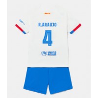Maglie da calcio Barcelona Ronald Araujo #4 Seconda Maglia Bambino 2023-24 Manica Corta (+ Pantaloni corti)